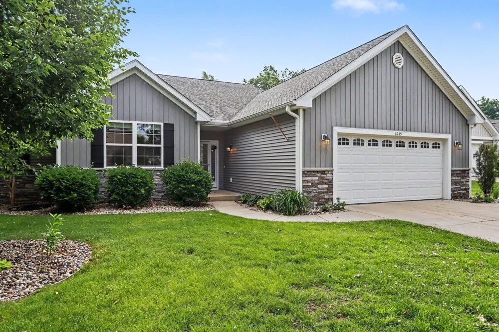 6945 Hunters Creek Comstock Charter Township, MI 49048