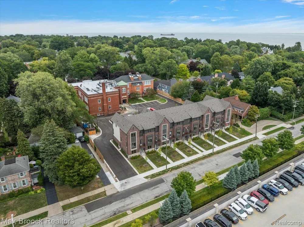 382 Notre Dame Street Grosse Pointe City, MI 48230