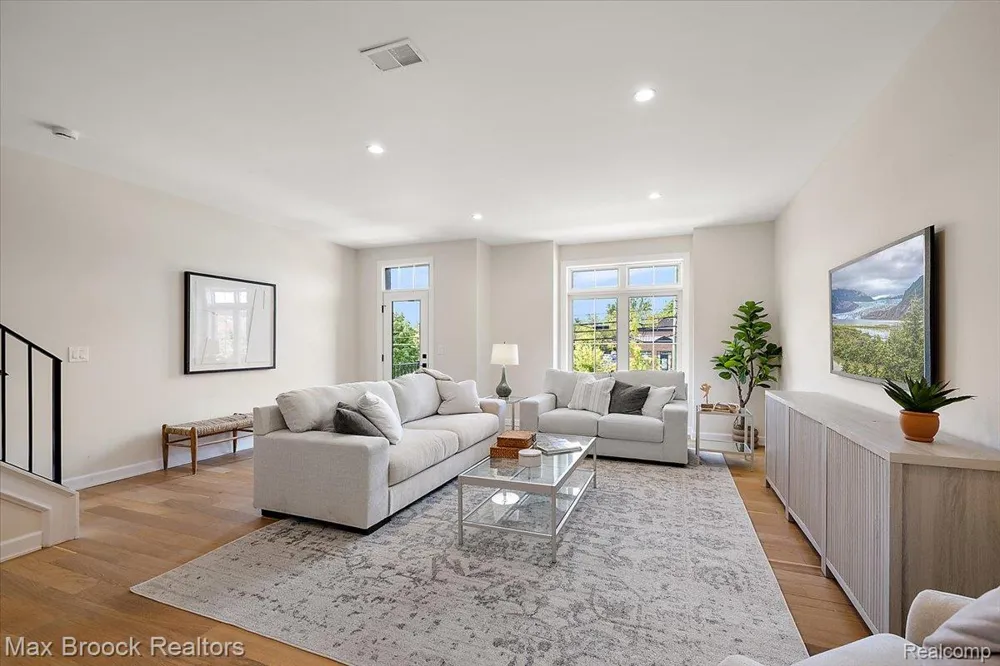 382 Notre Dame Street Grosse Pointe City, MI 48230
