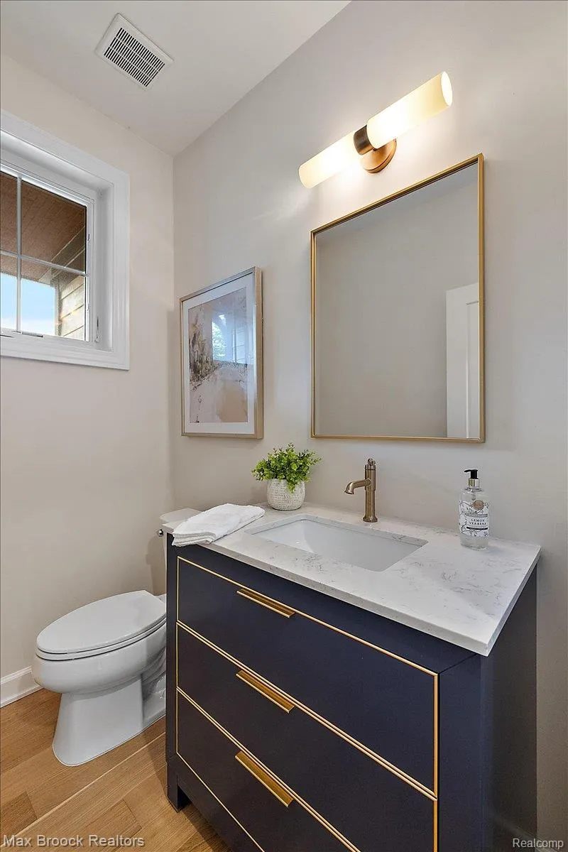 382 Notre Dame Street Grosse Pointe City, MI 48230