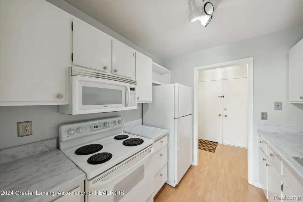 2926 Mount Hope Road Meridian Charter Township, MI 48864