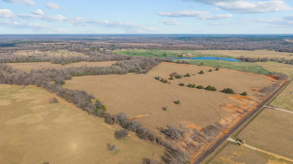 17700 County Road 477 Lindale, TX 75771