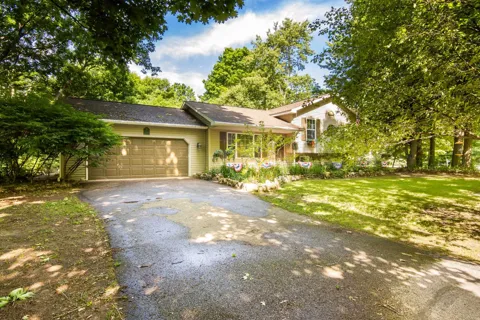 2494 Holland Circle