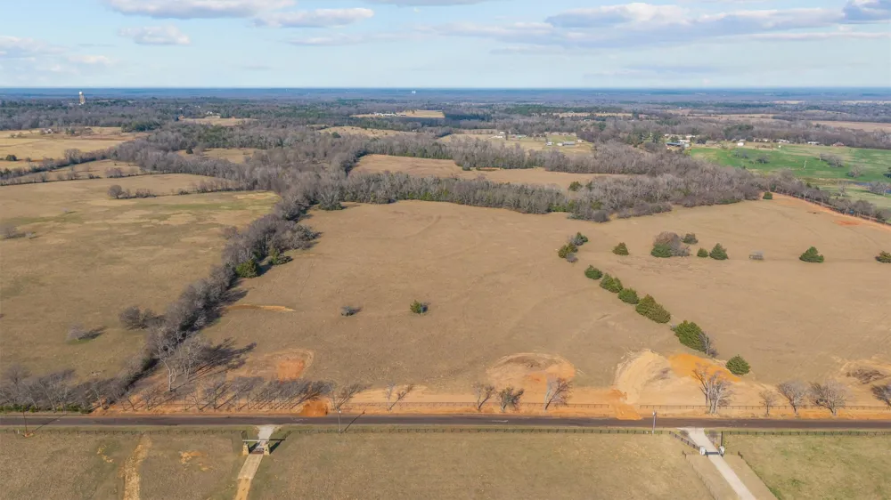 17700 County Road 477 Lindale, TX 75771