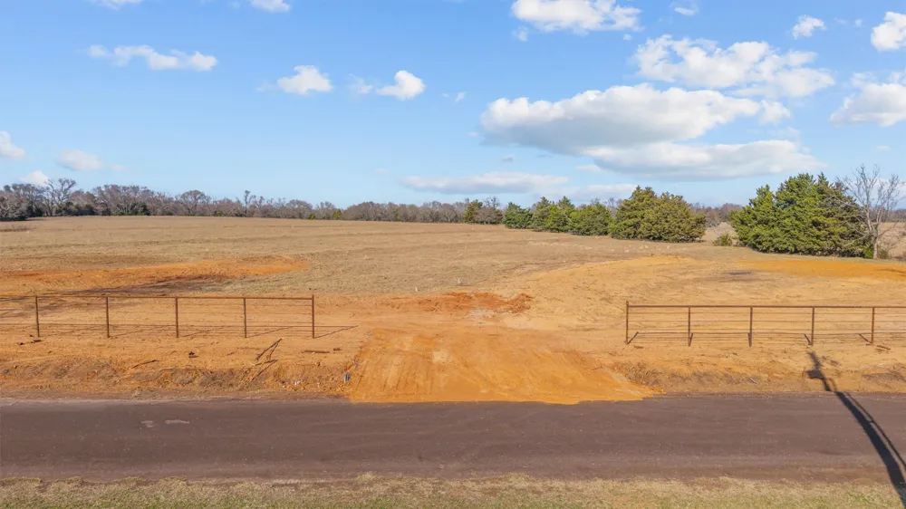 17700 County Road 477 Lindale, TX 75771