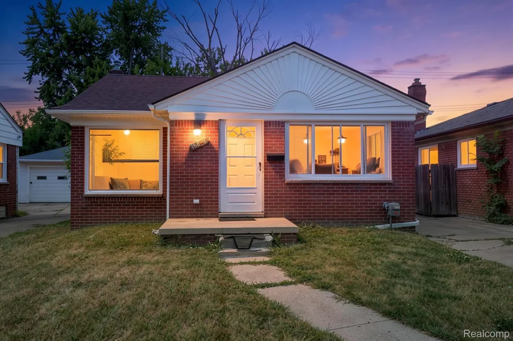 16821 E 8 Mile Road Eastpointe City, MI 48021