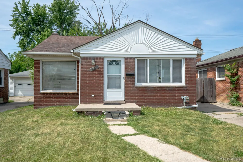 16821 E 8 Mile Road Eastpointe City, MI 48021