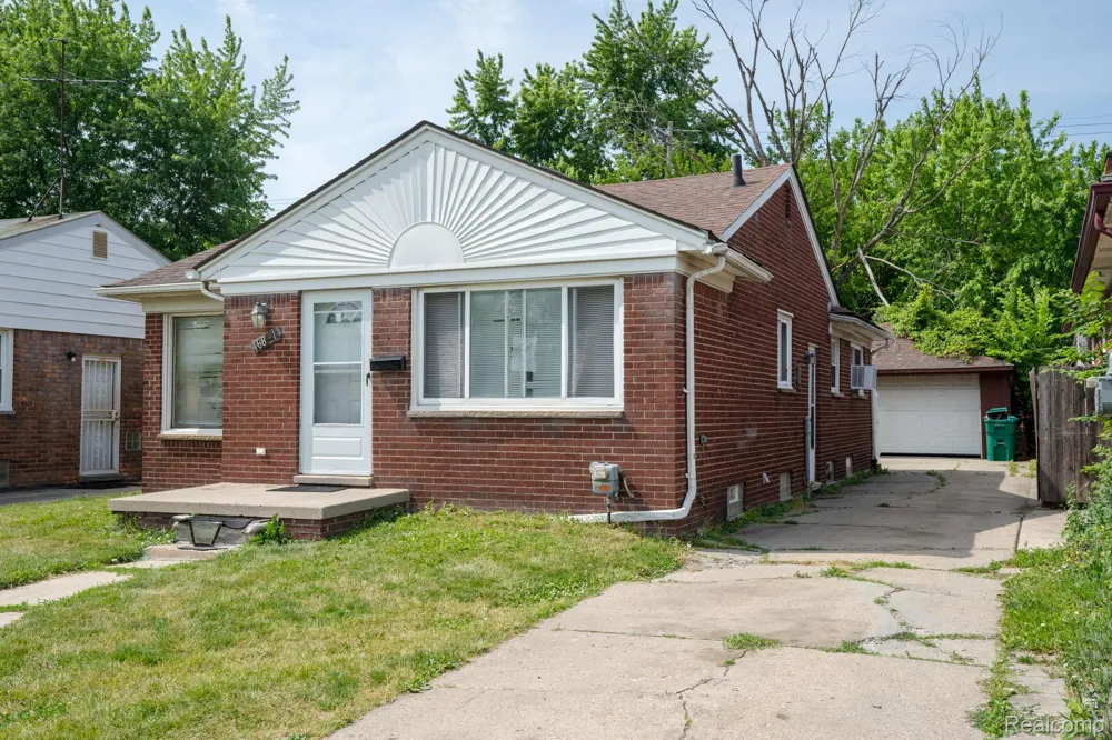 16821 E 8 Mile Road Eastpointe City, MI 48021