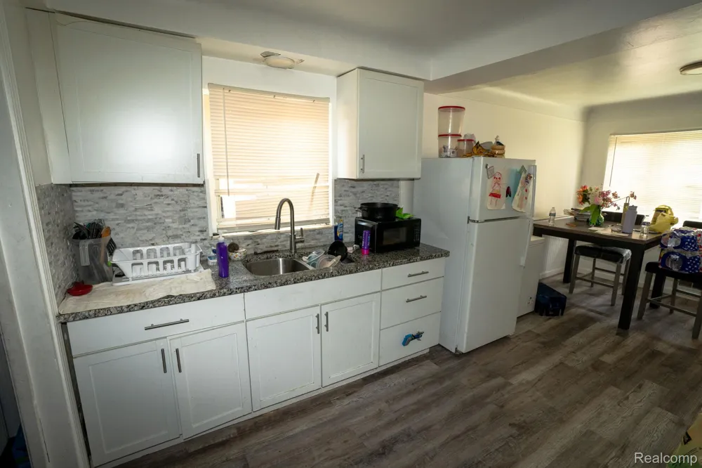 16821 E 8 Mile Road Eastpointe City, MI 48021