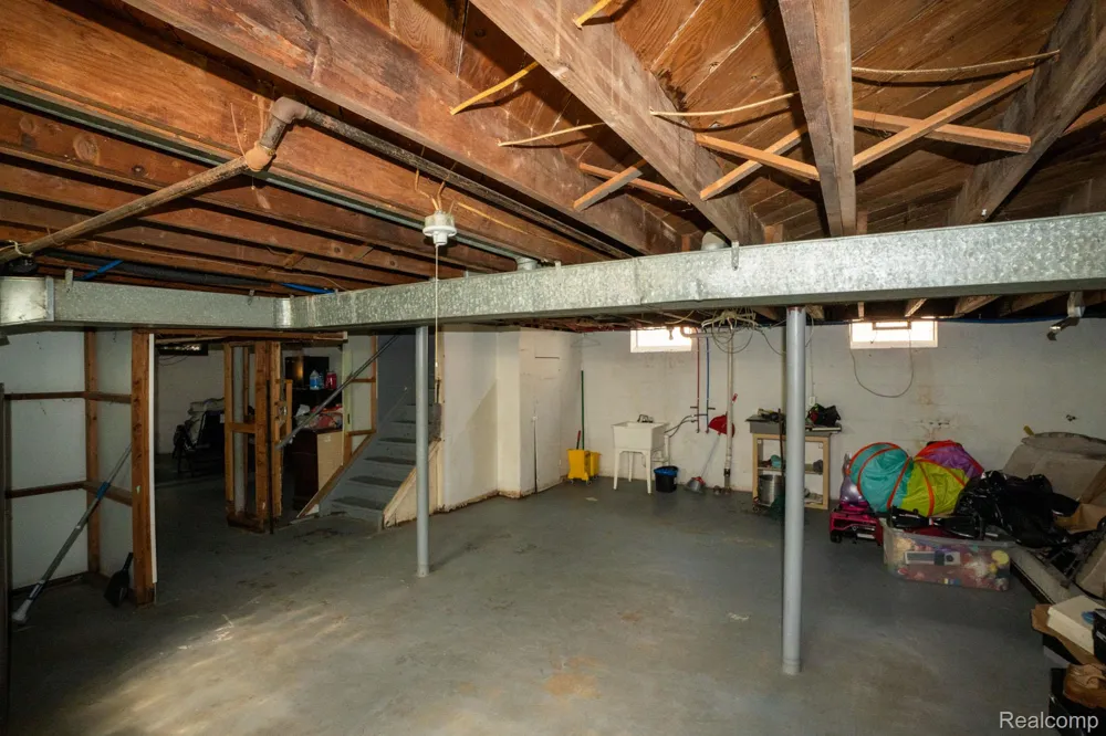 16821 E 8 Mile Road Eastpointe City, MI 48021