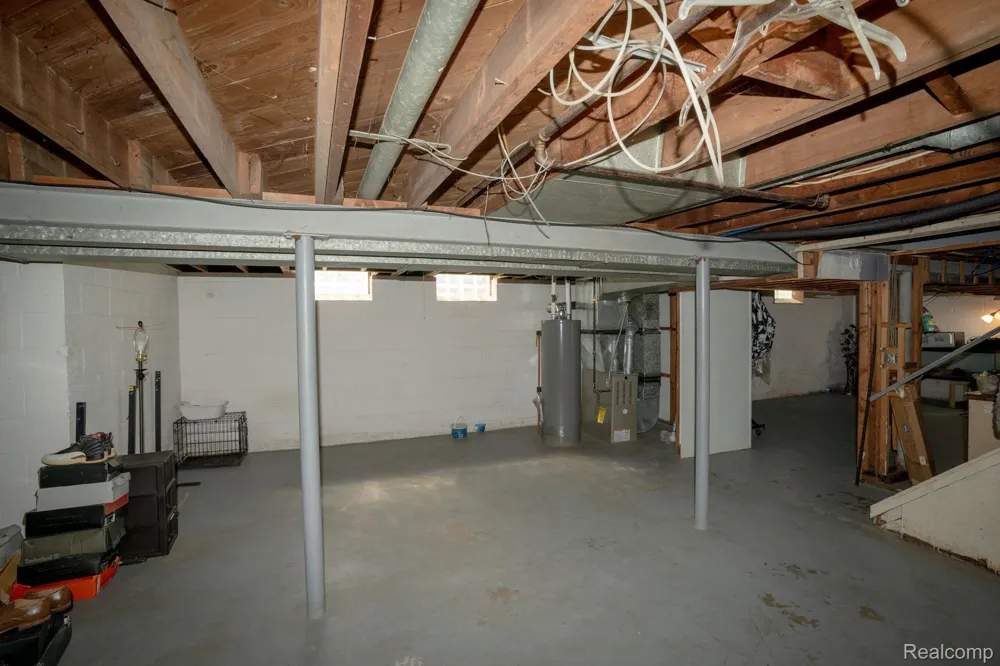 16821 E 8 Mile Road Eastpointe City, MI 48021