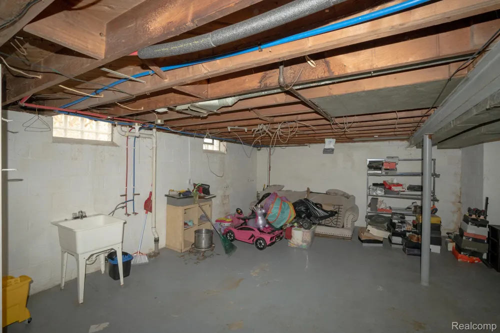 16821 E 8 Mile Road Eastpointe City, MI 48021