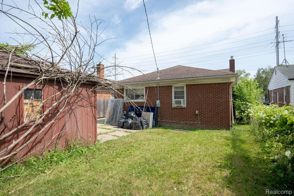 16821 E 8 Mile Road Eastpointe City, MI 48021