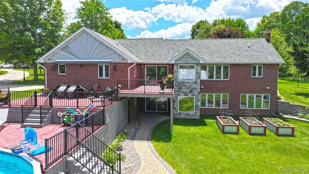 5233 Crawford Road Dryden Township, MI 48428