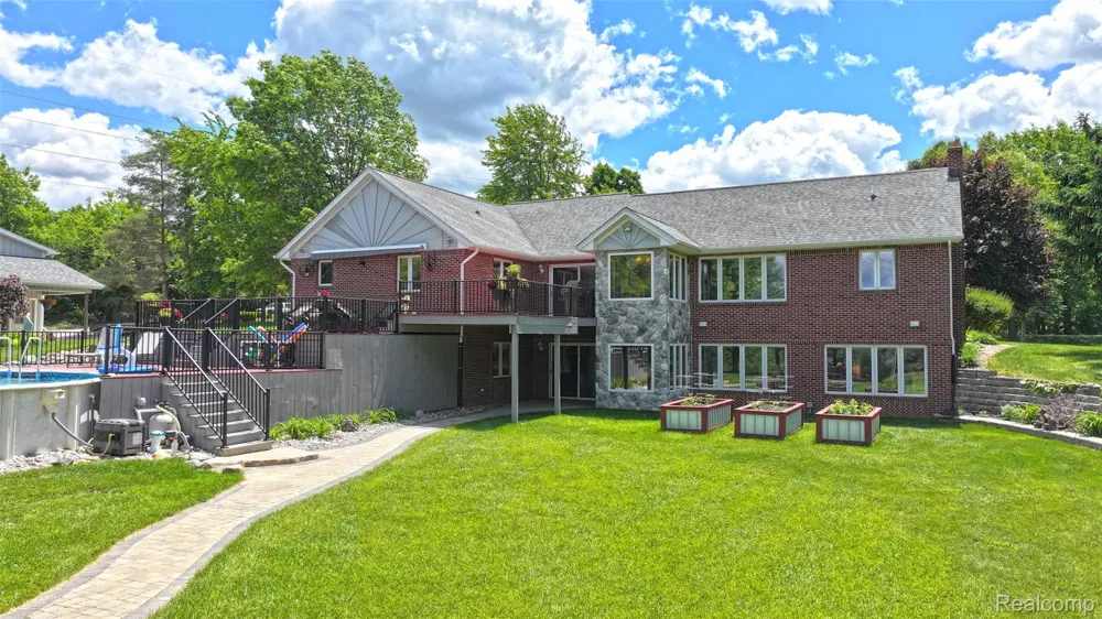 5233 Crawford Road Dryden Township, MI 48428