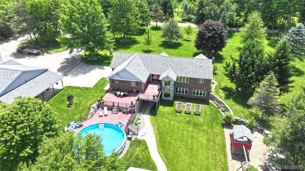 5233 Crawford Road Dryden Township, MI 48428