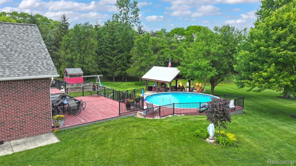 5233 Crawford Road Dryden Township, MI 48428