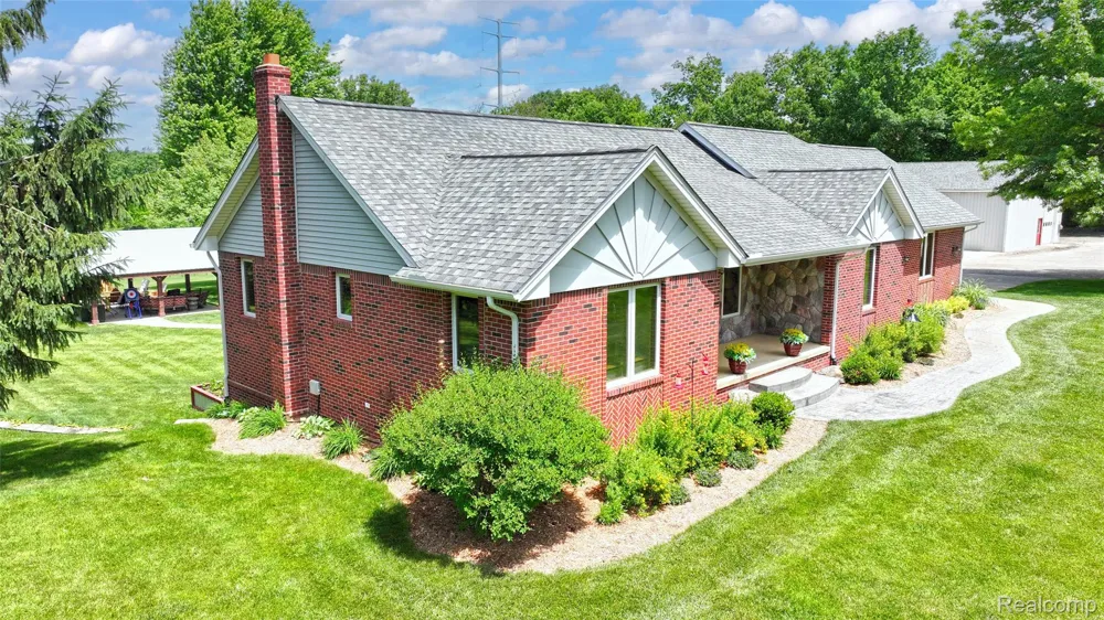 5233 Crawford Road Dryden Township, MI 48428