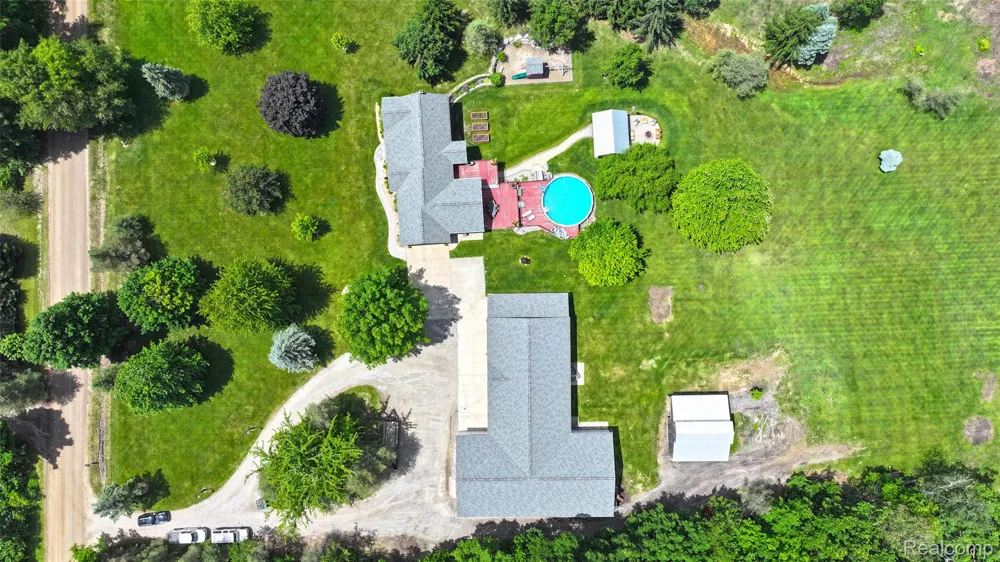 5233 Crawford Road Dryden Township, MI 48428