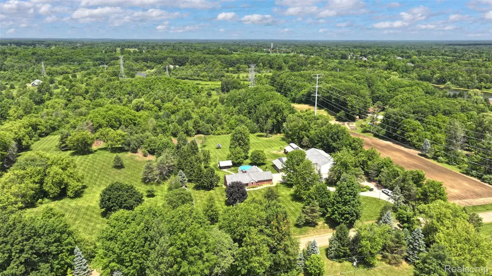 5233 Crawford Road Dryden Township, MI 48428