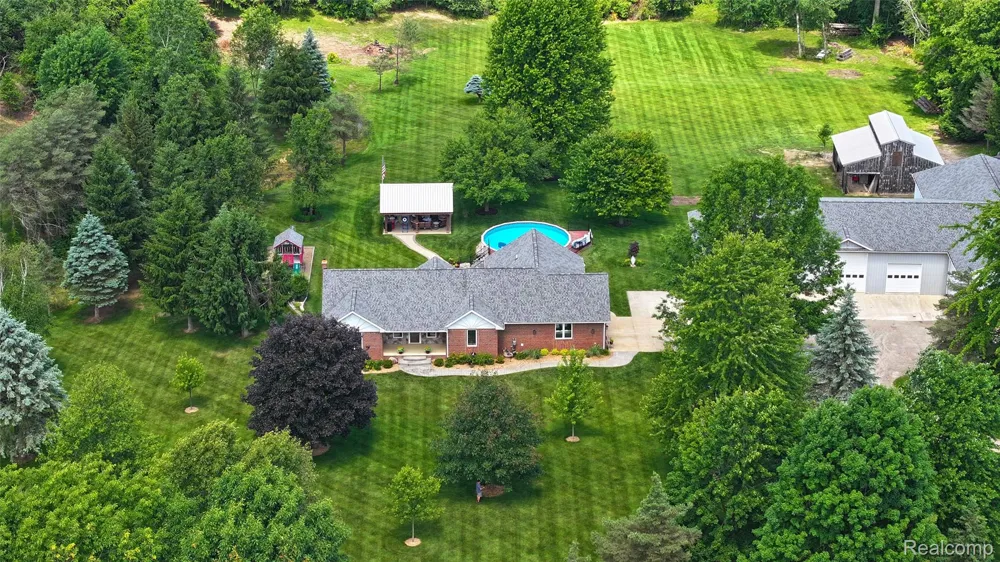 5233 Crawford Road Dryden Township, MI 48428