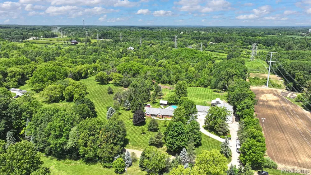 5233 Crawford Road Dryden Township, MI 48428