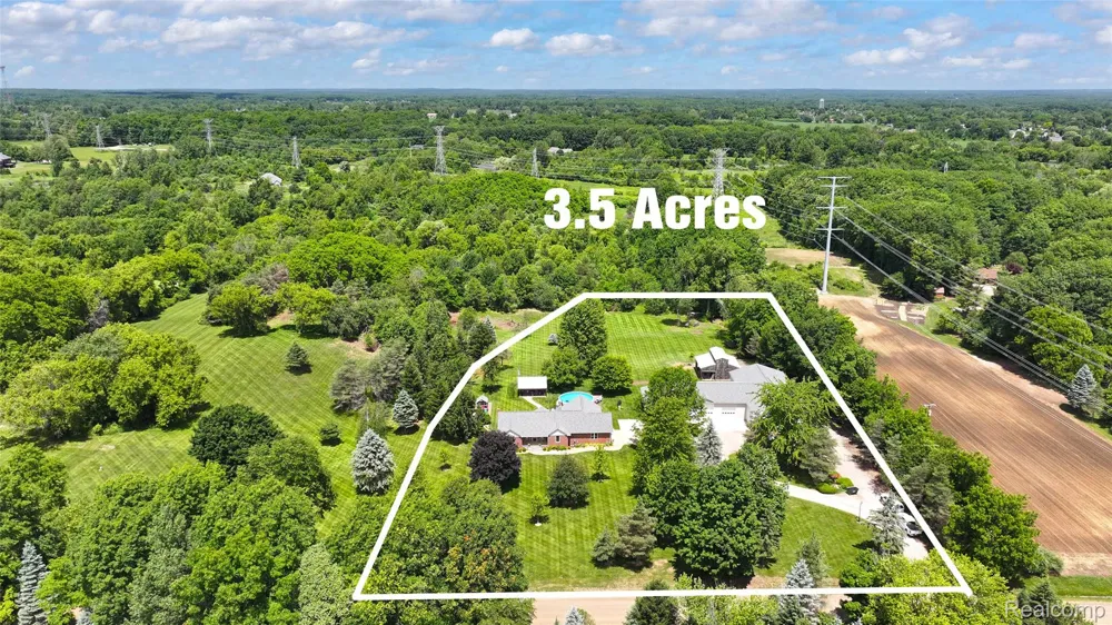 5233 Crawford Road Dryden Township, MI 48428