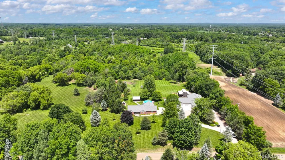 5233 Crawford Road Dryden Township, MI 48428