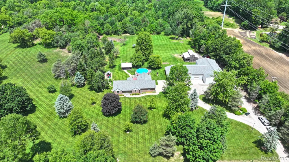 5233 Crawford Road Dryden Township, MI 48428