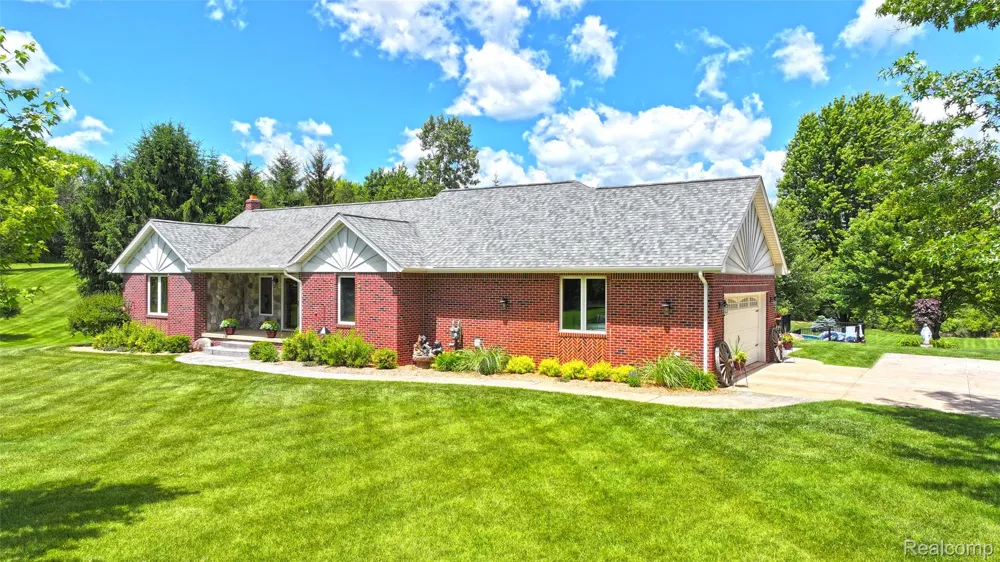 5233 Crawford Road Dryden Township, MI 48428