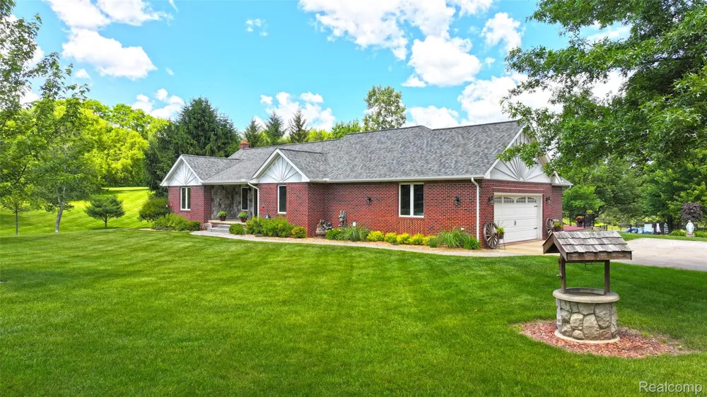 5233 Crawford Road Dryden Township, MI 48428