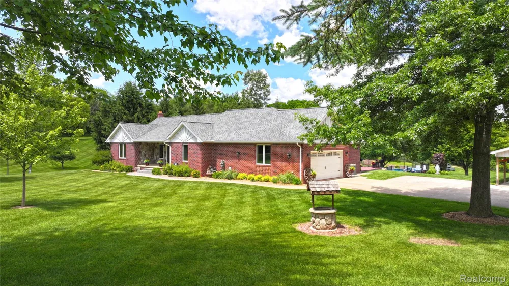 5233 Crawford Road Dryden Township, MI 48428