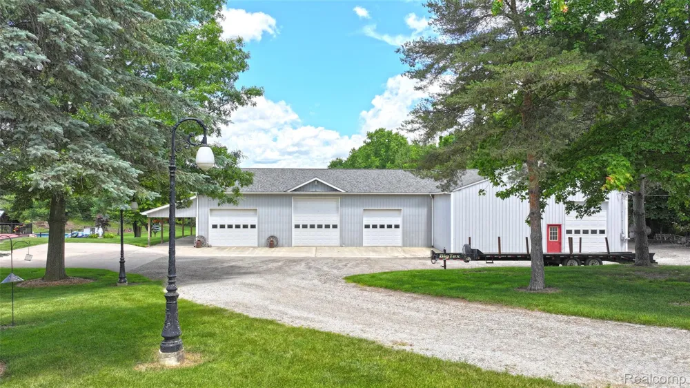 5233 Crawford Road Dryden Township, MI 48428