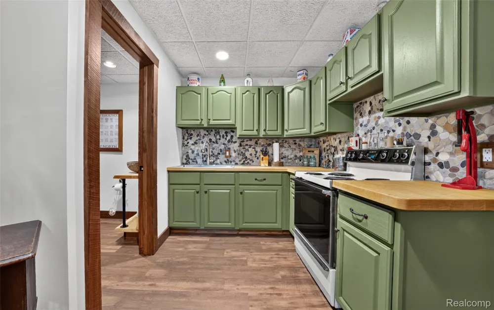 5233 Crawford Road Dryden Township, MI 48428