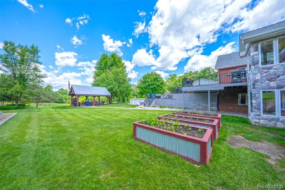 5233 Crawford Road Dryden Township, MI 48428