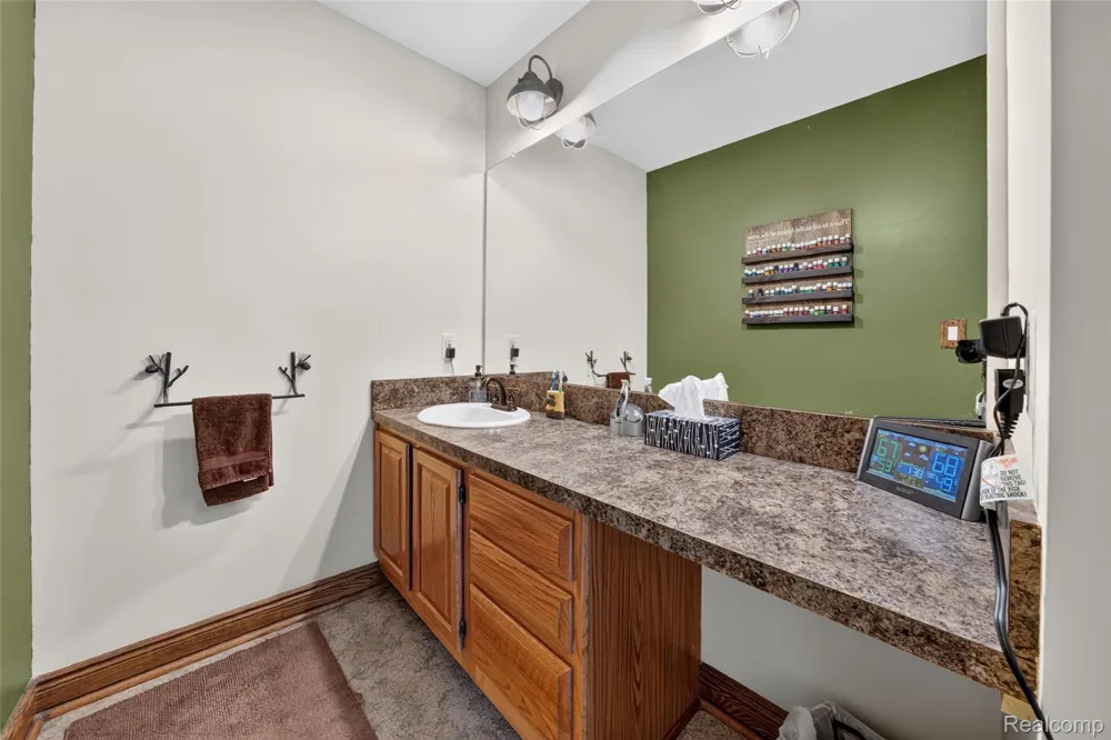 5233 Crawford Road Dryden Township, MI 48428