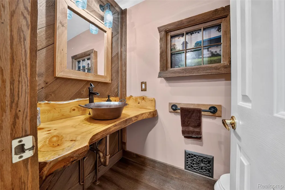 5233 Crawford Road Dryden Township, MI 48428