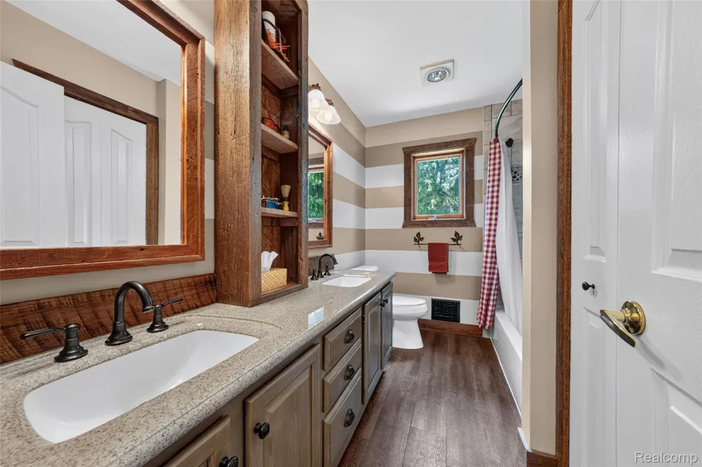 5233 Crawford Road Dryden Township, MI 48428