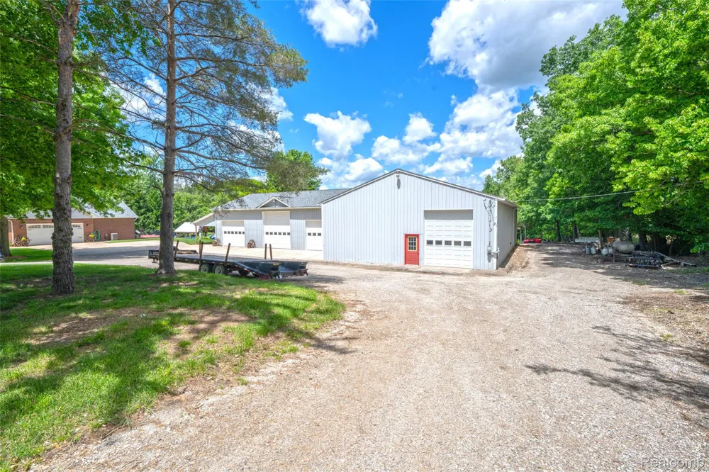 5233 Crawford Road Dryden Township, MI 48428