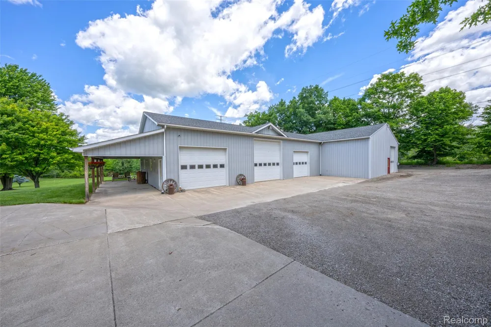 5233 Crawford Road Dryden Township, MI 48428