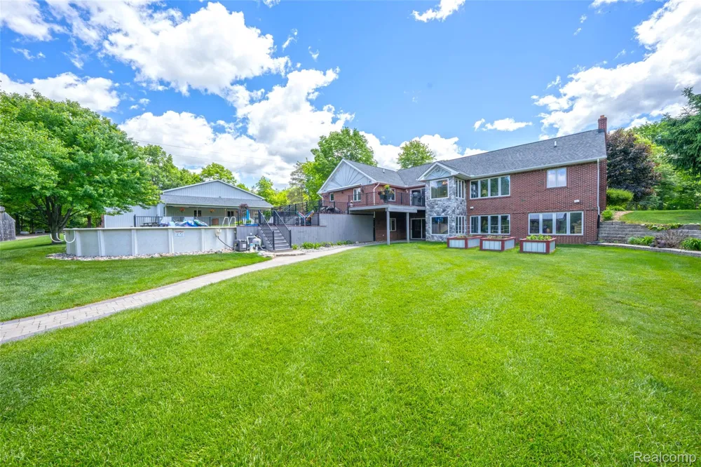 5233 Crawford Road Dryden Township, MI 48428