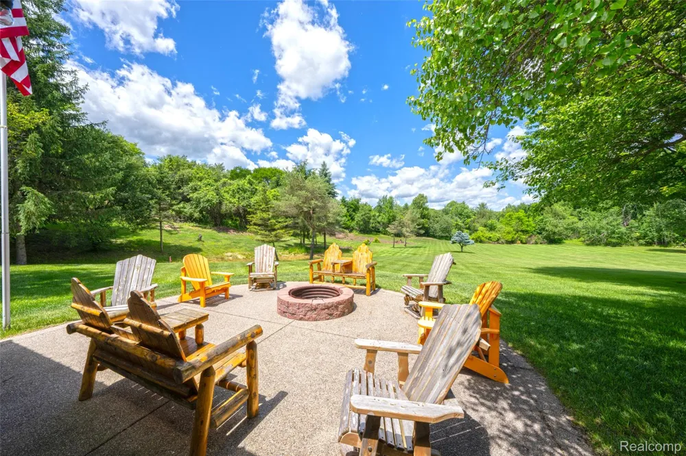 5233 Crawford Road Dryden Township, MI 48428