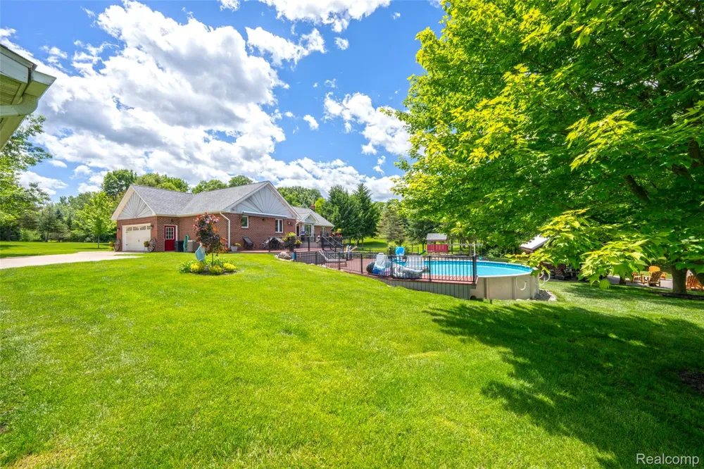 5233 Crawford Road Dryden Township, MI 48428