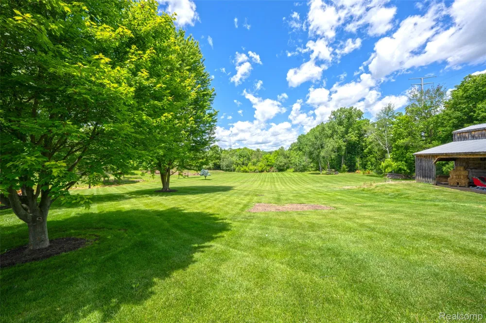 5233 Crawford Road Dryden Township, MI 48428
