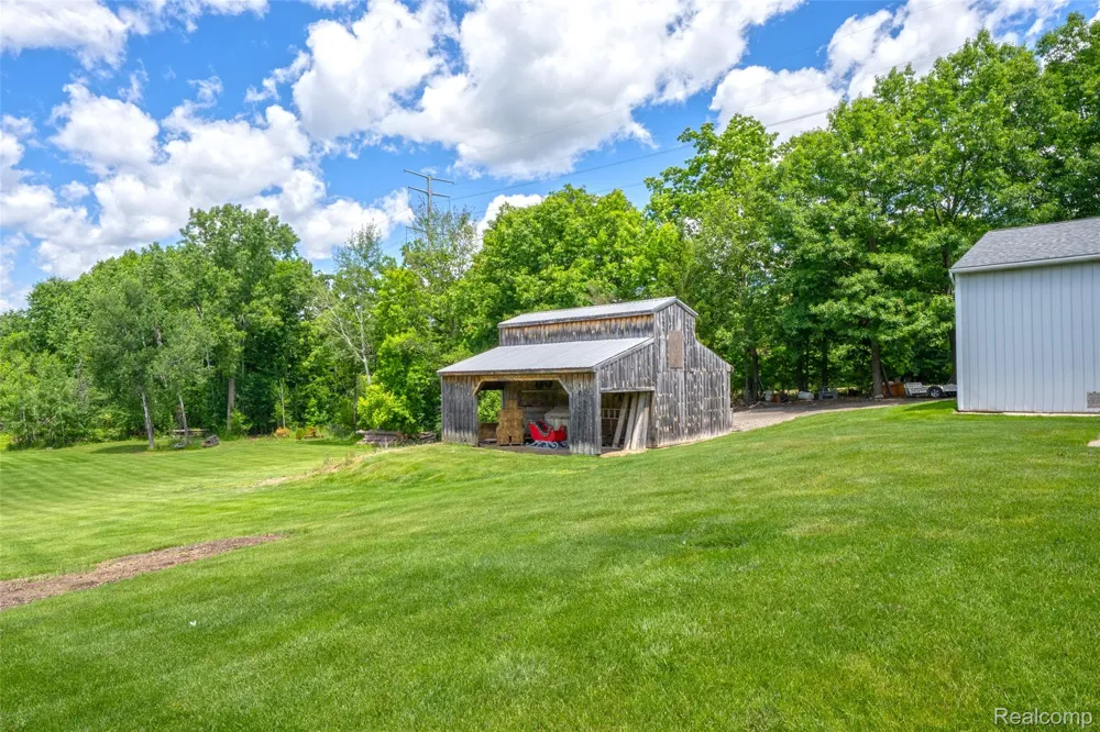 5233 Crawford Road Dryden Township, MI 48428