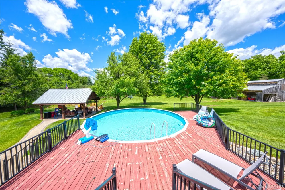 5233 Crawford Road Dryden Township, MI 48428