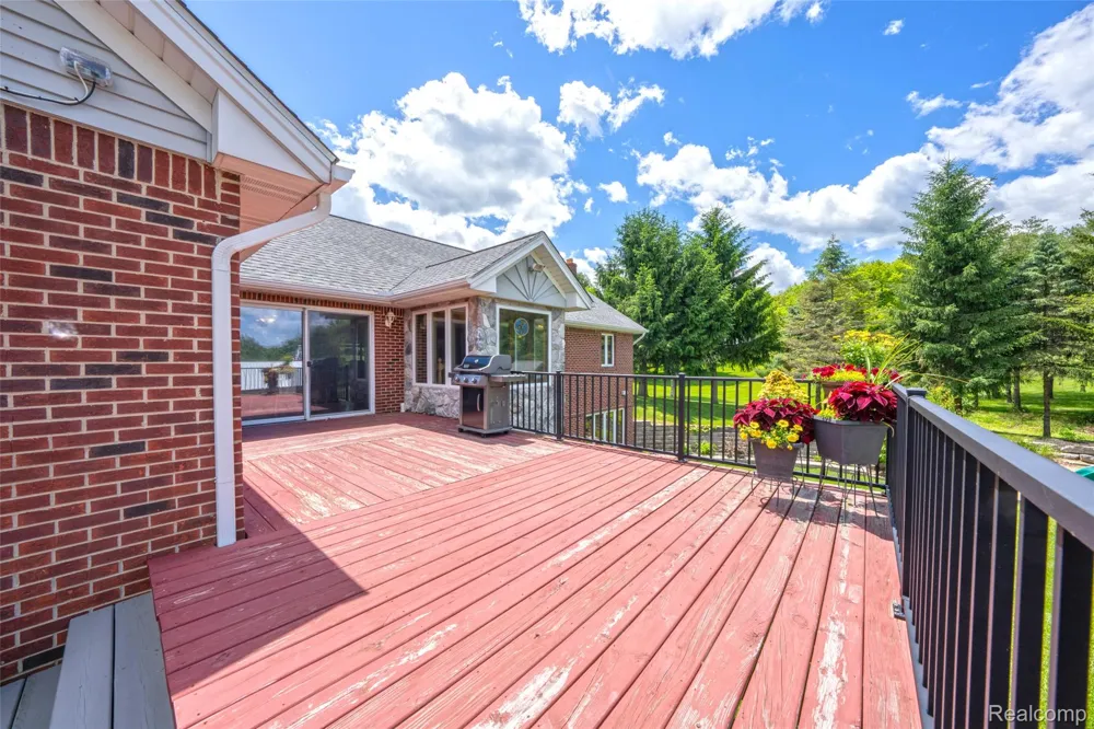 5233 Crawford Road Dryden Township, MI 48428
