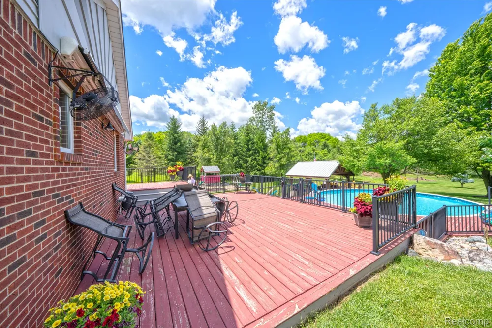 5233 Crawford Road Dryden Township, MI 48428