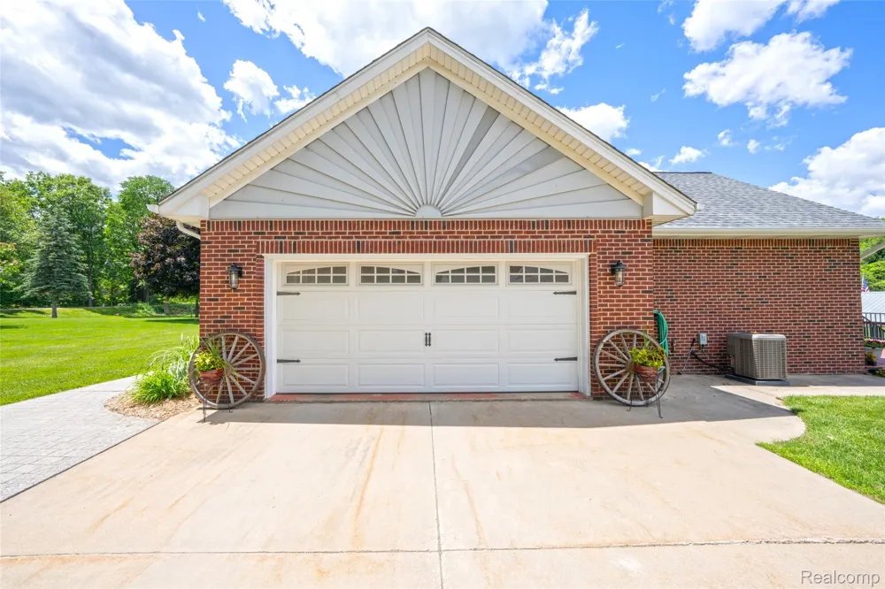 5233 Crawford Road Dryden Township, MI 48428