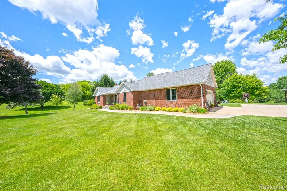5233 Crawford Road Dryden Township, MI 48428